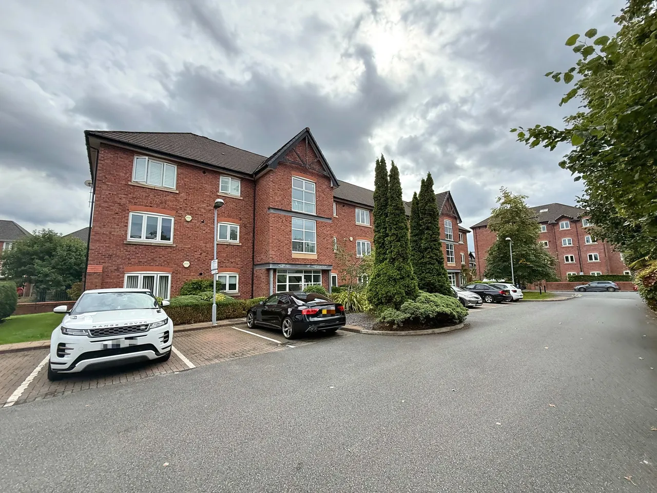 2 bed flat for sale, Waterside, Sale
