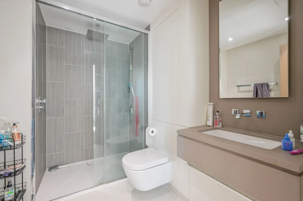 Flat 610, Ariel House, 144 Vaughan Way, London, photo 8