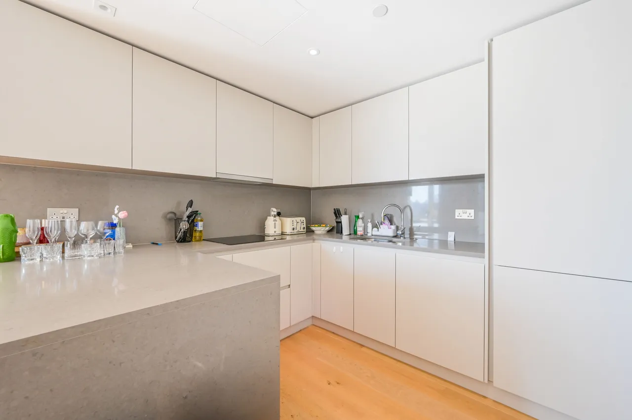 Flat 610, Ariel House, 144 Vaughan Way, London, photo 9