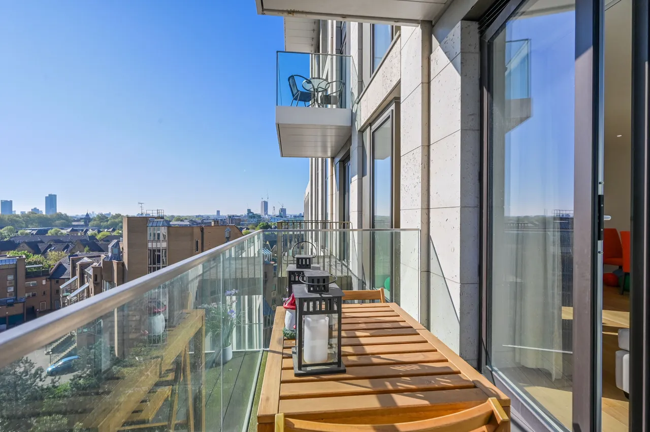 Flat 610, Ariel House, 144 Vaughan Way, London, photo 4