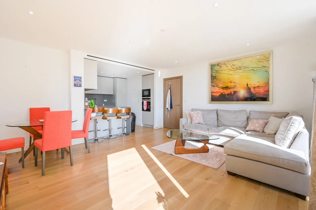Flat 610, Ariel House, 144 Vaughan Way, London, photo 5