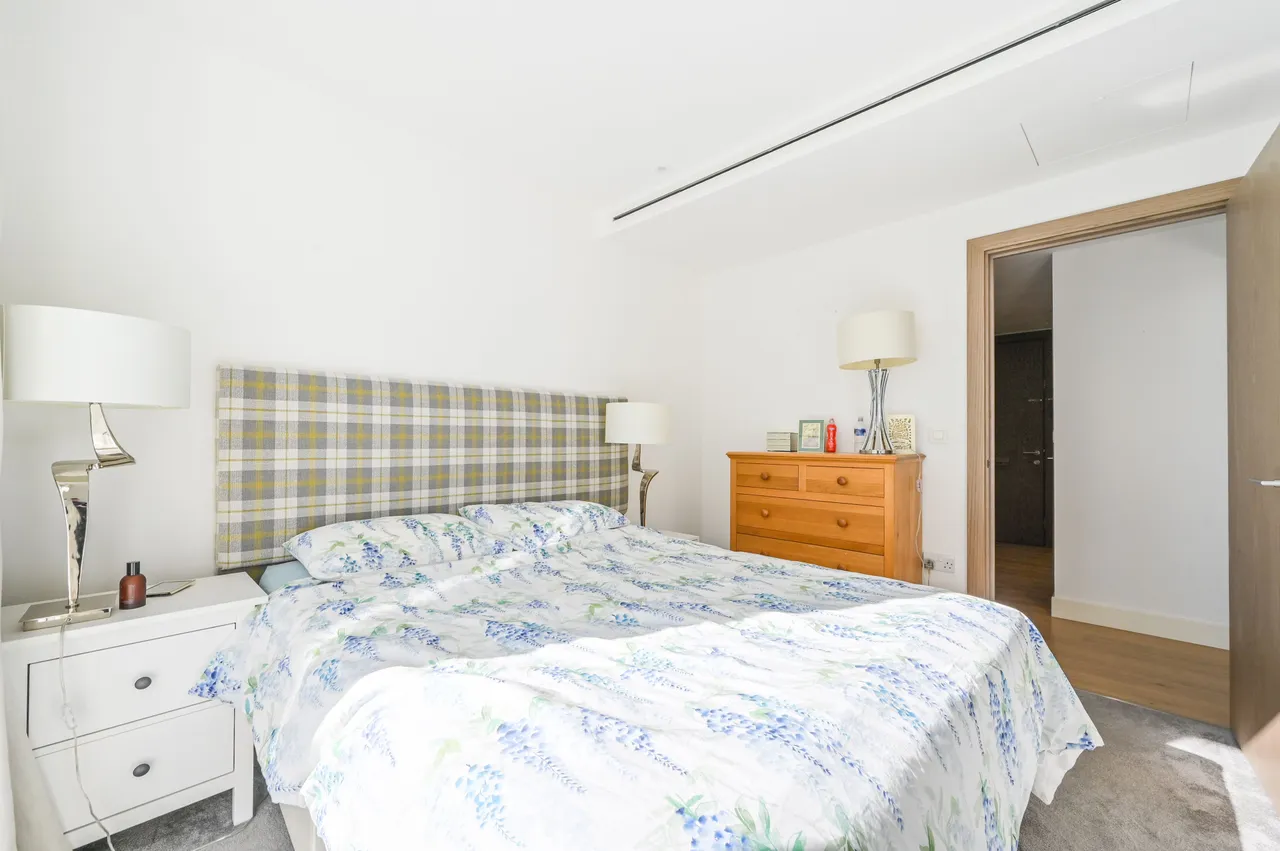 Flat 610, Ariel House, 144 Vaughan Way, London, photo 6