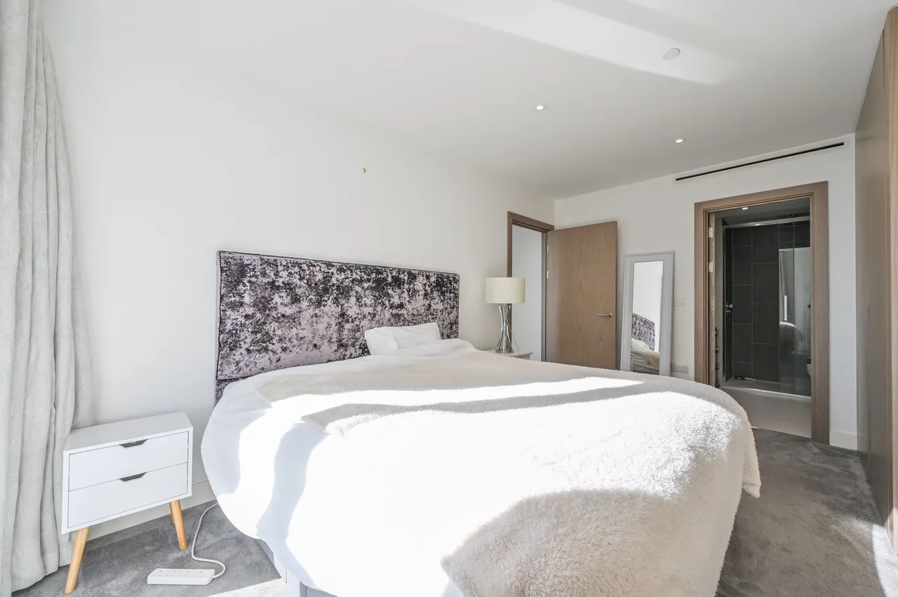 Flat 610, Ariel House, 144 Vaughan Way, London, photo 7
