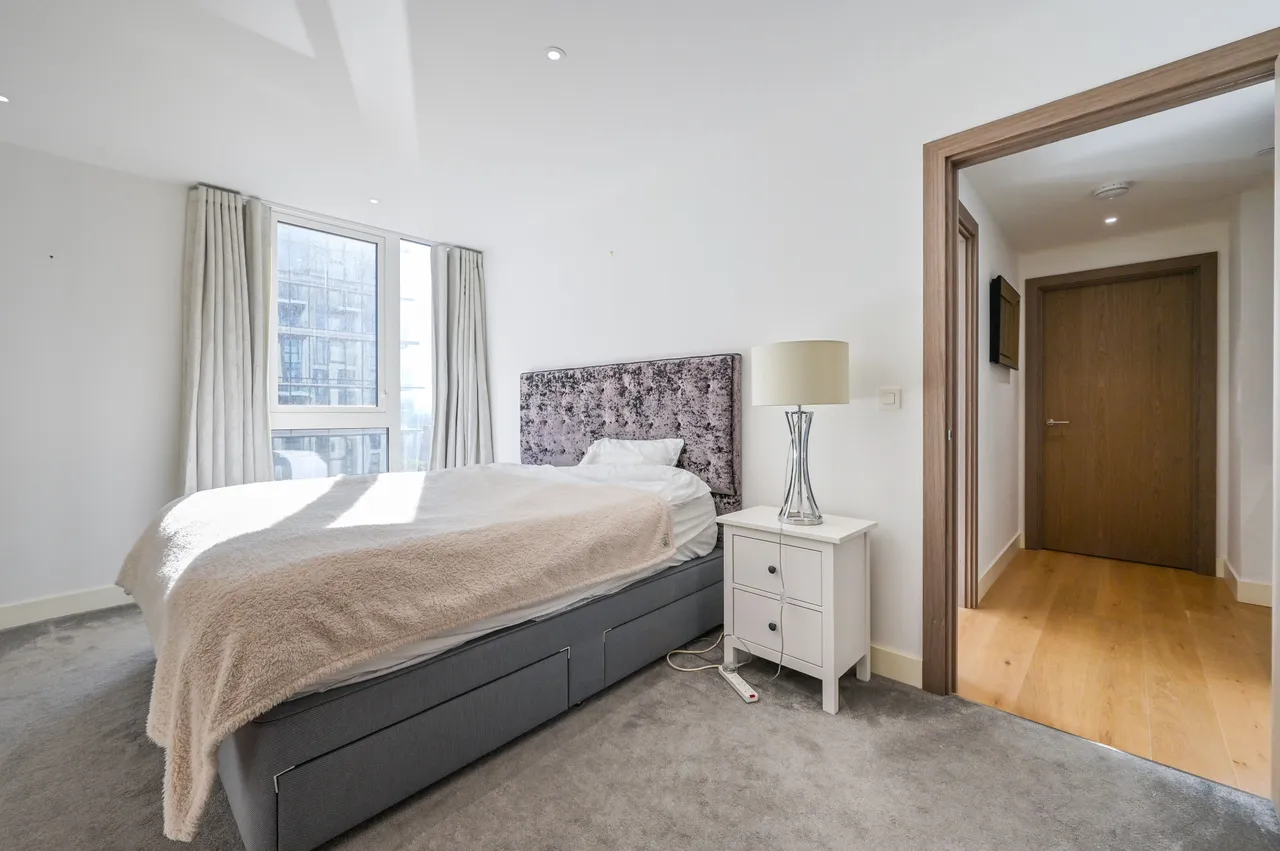 Flat 610, Ariel House, 144 Vaughan Way, London, photo 3