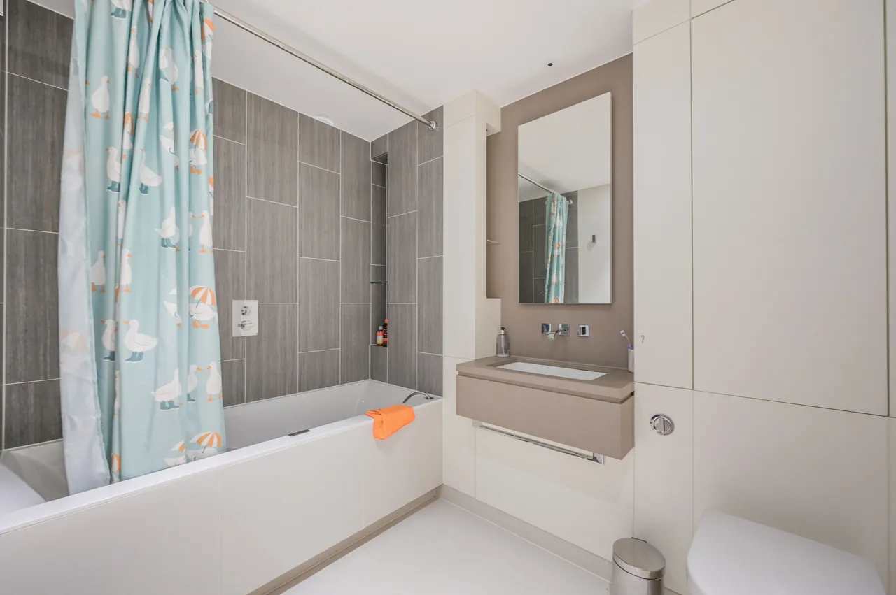Flat 610, Ariel House, 144 Vaughan Way, London, photo 11