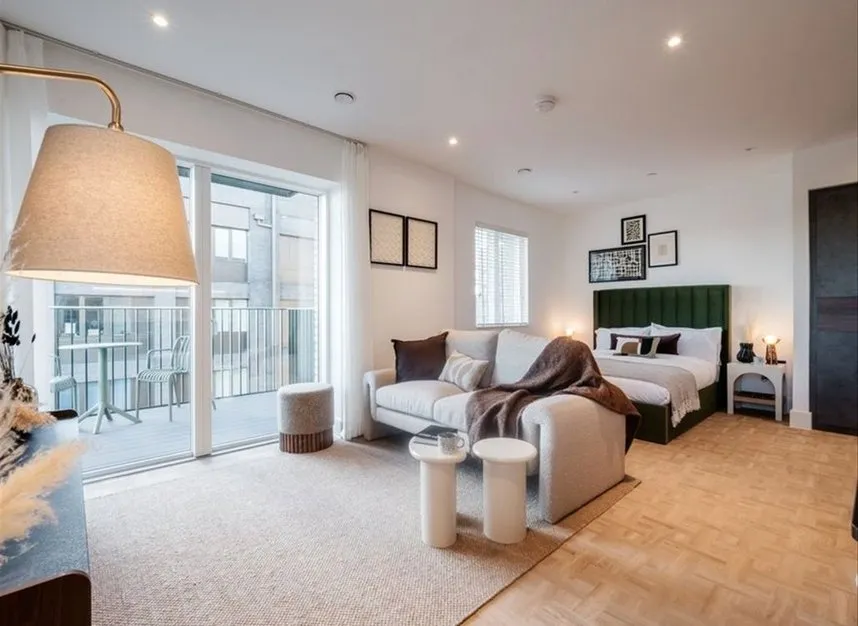 flat for sale, St John's Hill, Battersea, SW11