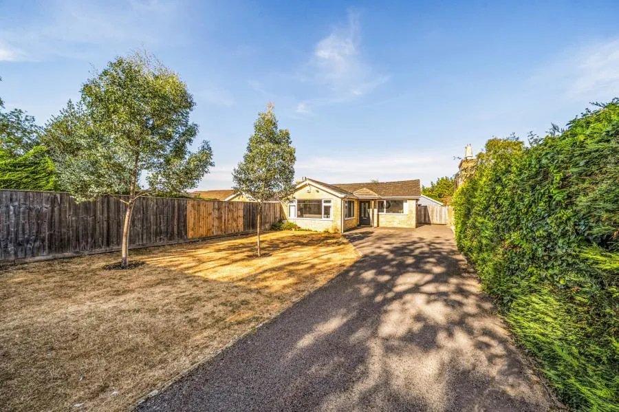 3 bed house for sale, Black Bourton Road, Carterton, OX18