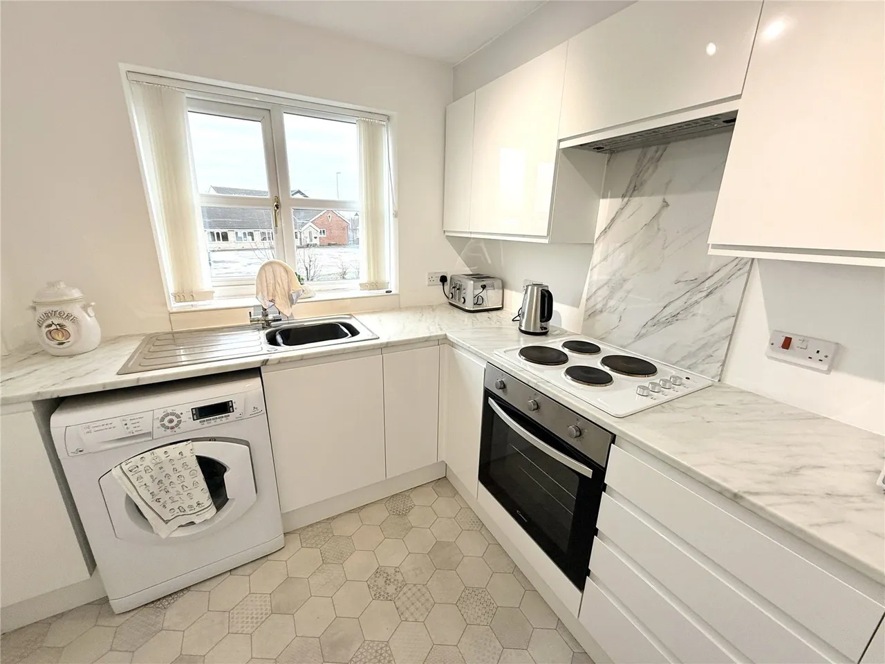 Mythop Road, Blackpool, FY4, photo 5