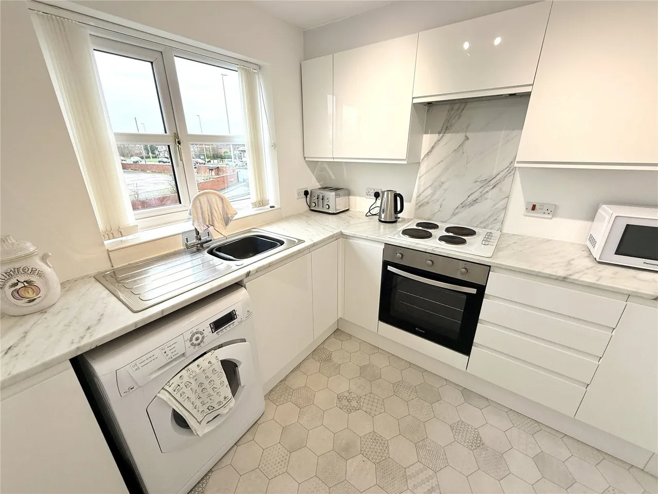 Mythop Road, Blackpool, FY4, photo 4