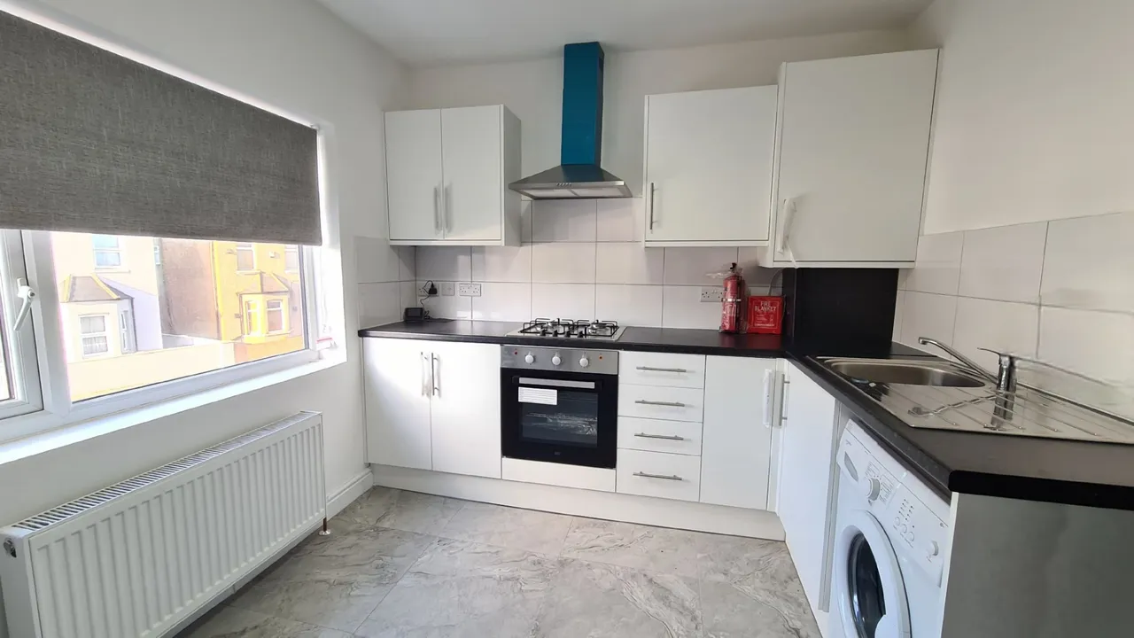 Martindale Road, Hounslow, photo 5