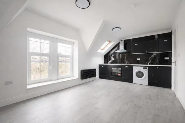 2 bed flat to rent, Taff Embankment, Cardiff, CF11