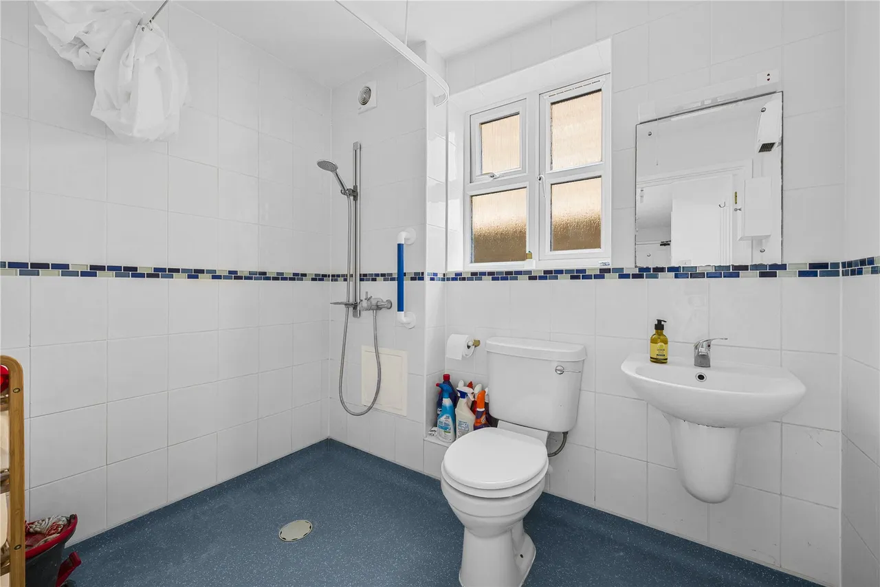 Hanger Court, Knaphill, GU21, photo 6