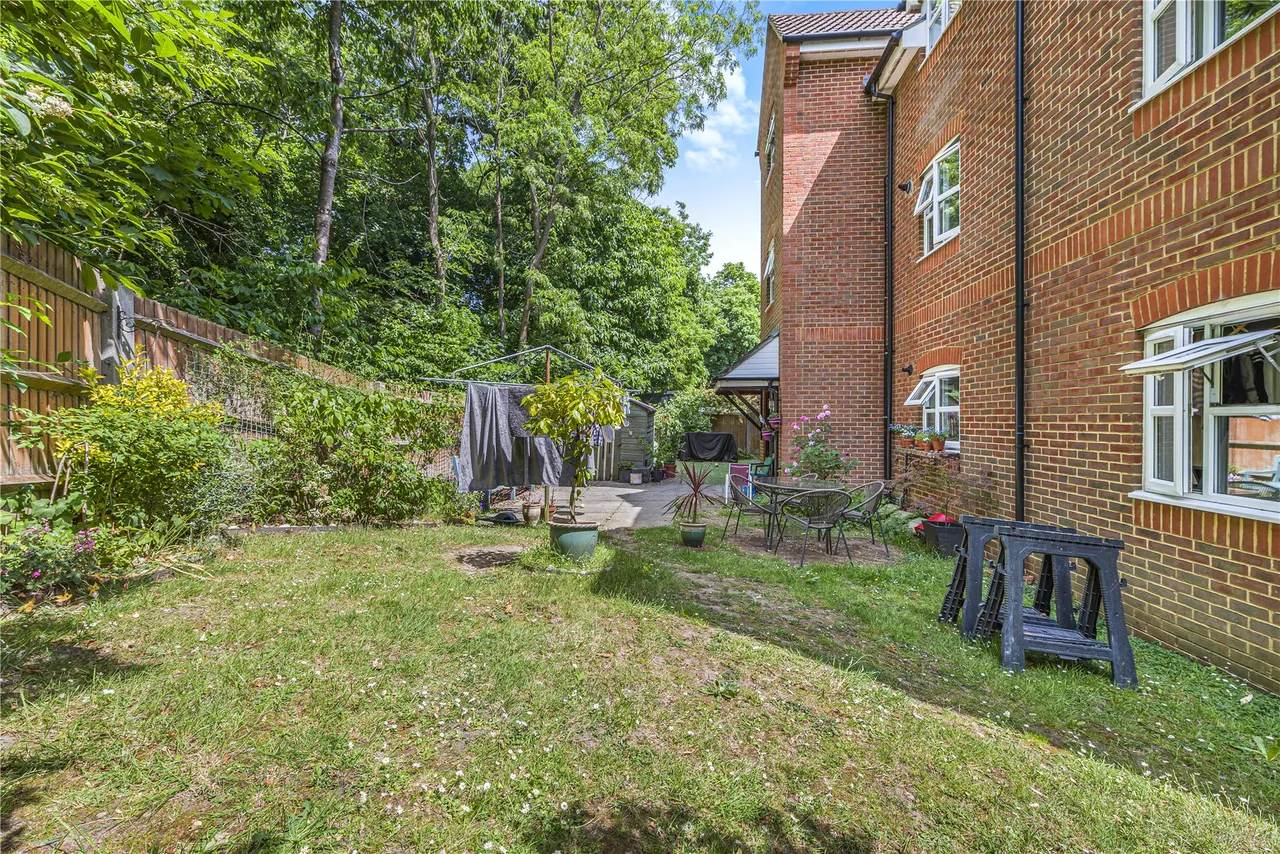 Hanger Court, Knaphill, GU21, photo 7