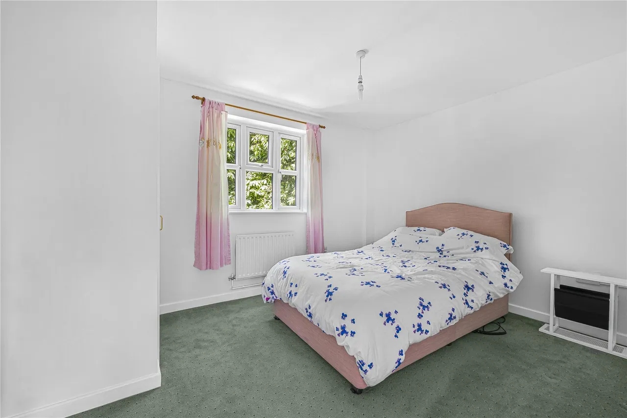Hanger Court, Knaphill, GU21, photo 3