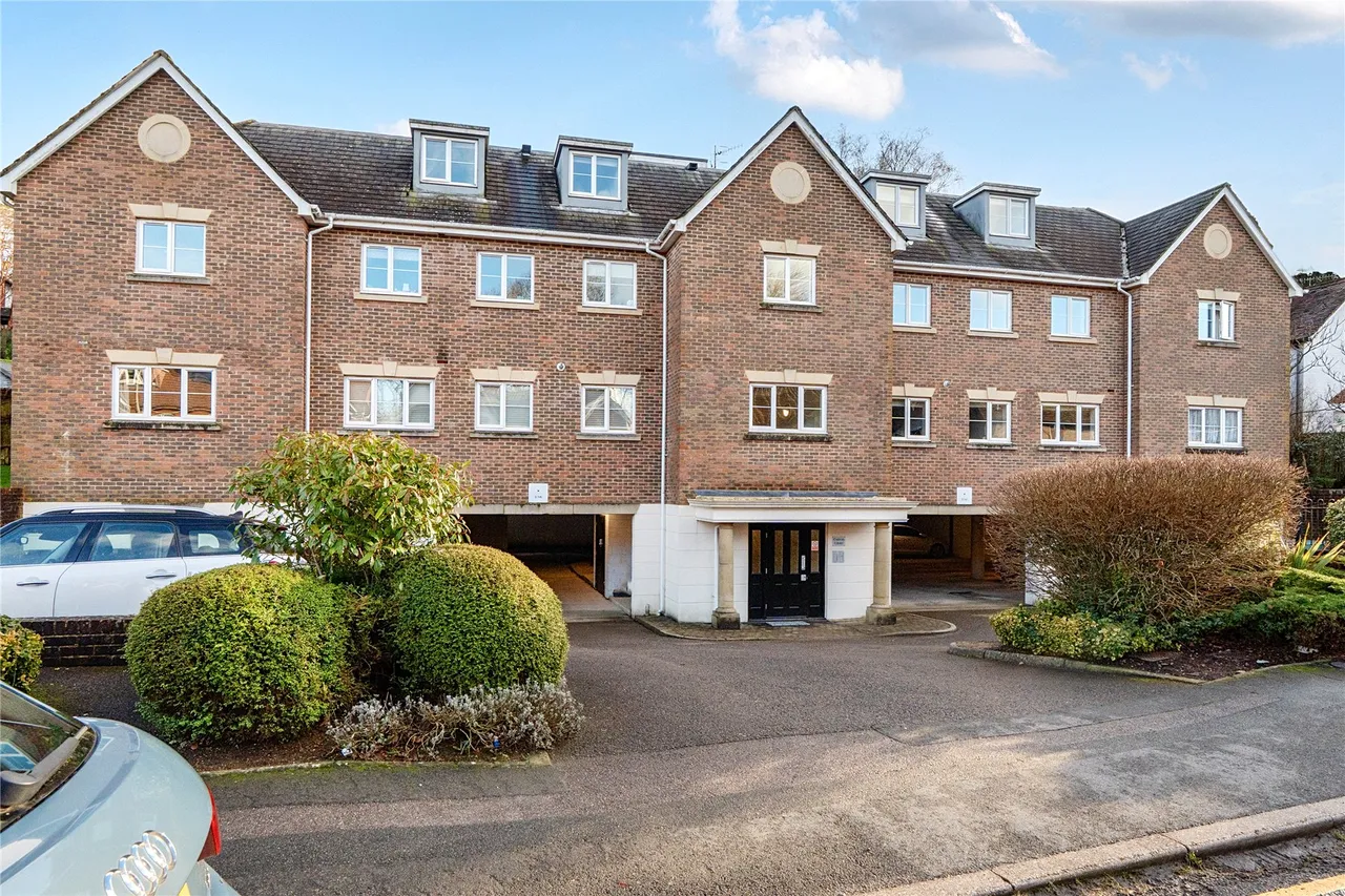 2 bed flat for sale, Kings Road, Haslemere, GU27