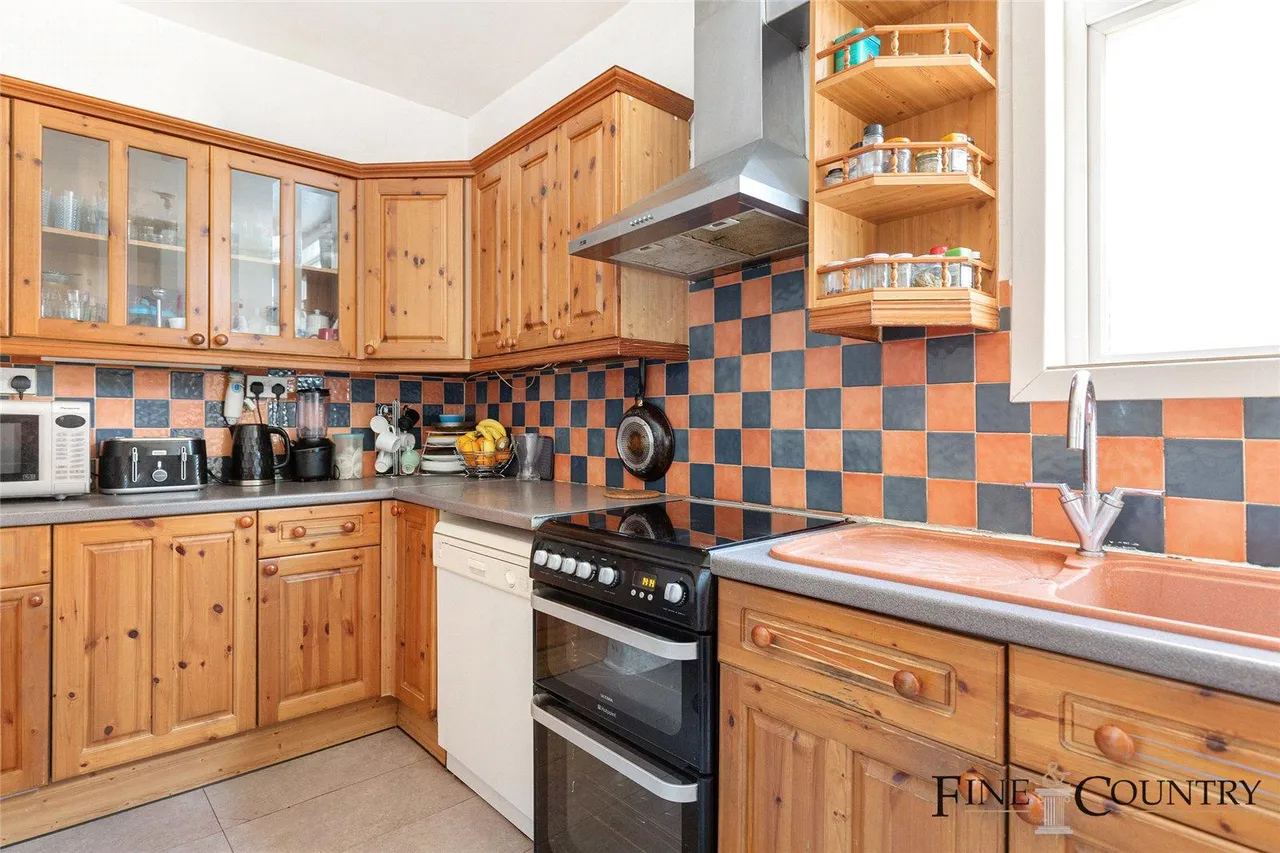 Brondesbury Park, London, photo 13