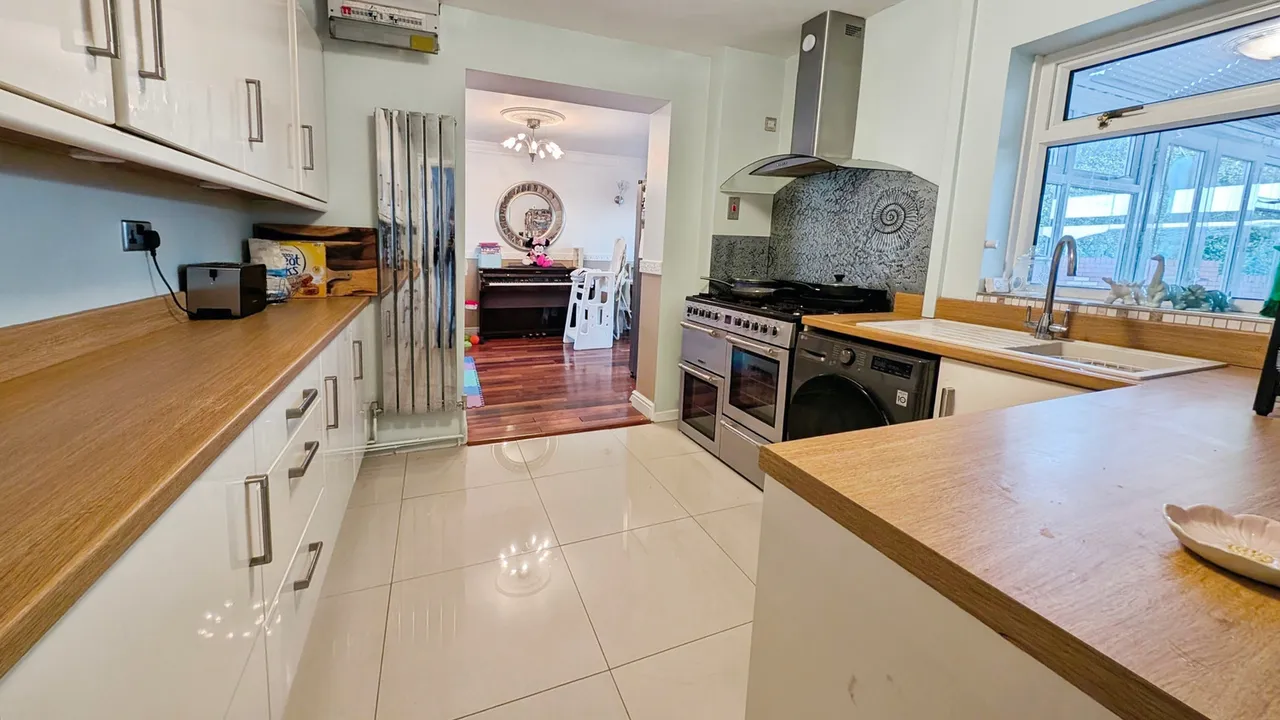 Glenview, Pen-y-Fai, Bridgend, CF31 4LZ, photo 5