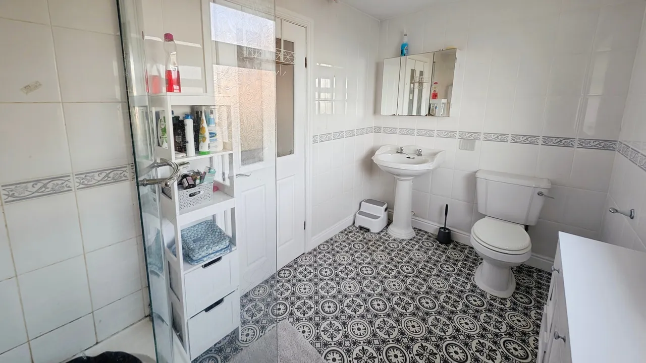 Glenview, Pen-y-Fai, Bridgend, CF31 4LZ, photo 10