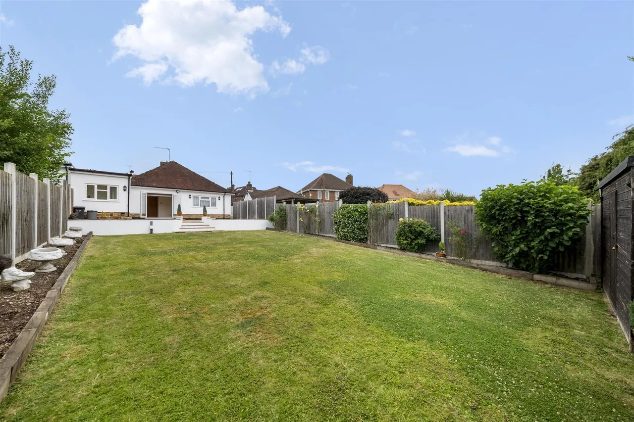 2 bed house for sale, Dean Close, Uxbridge