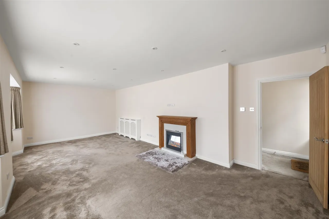 Dean Close, Uxbridge, photo 7