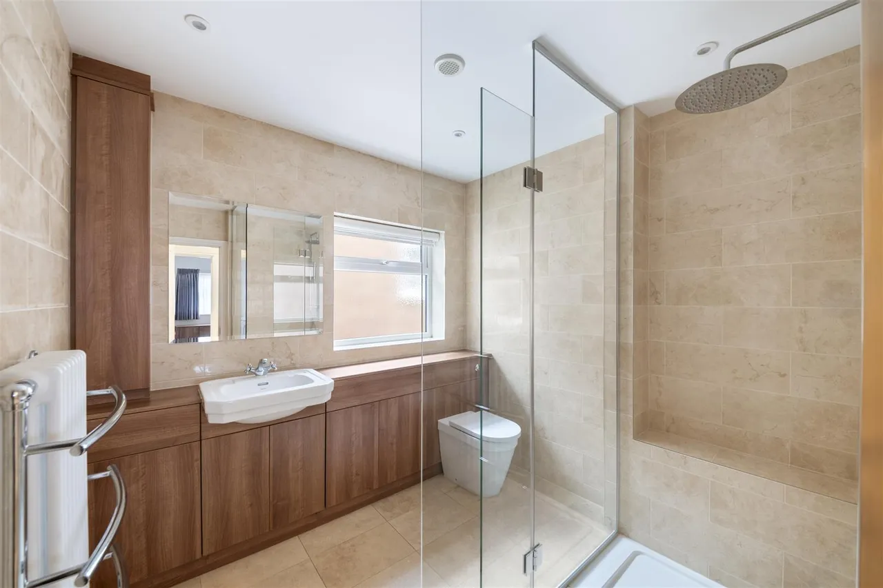 Dean Close, Uxbridge, photo 11