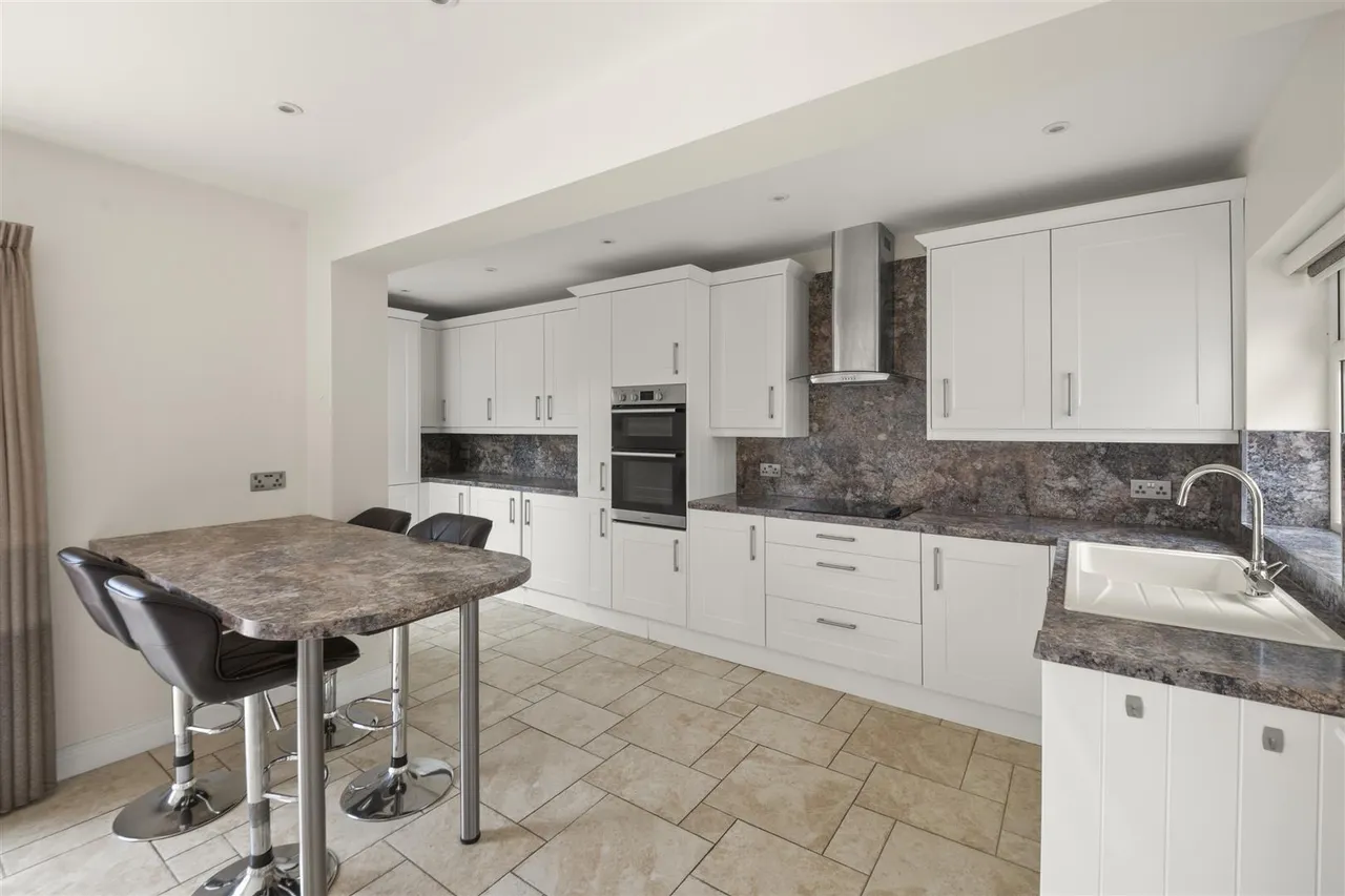 Dean Close, Uxbridge, photo 15