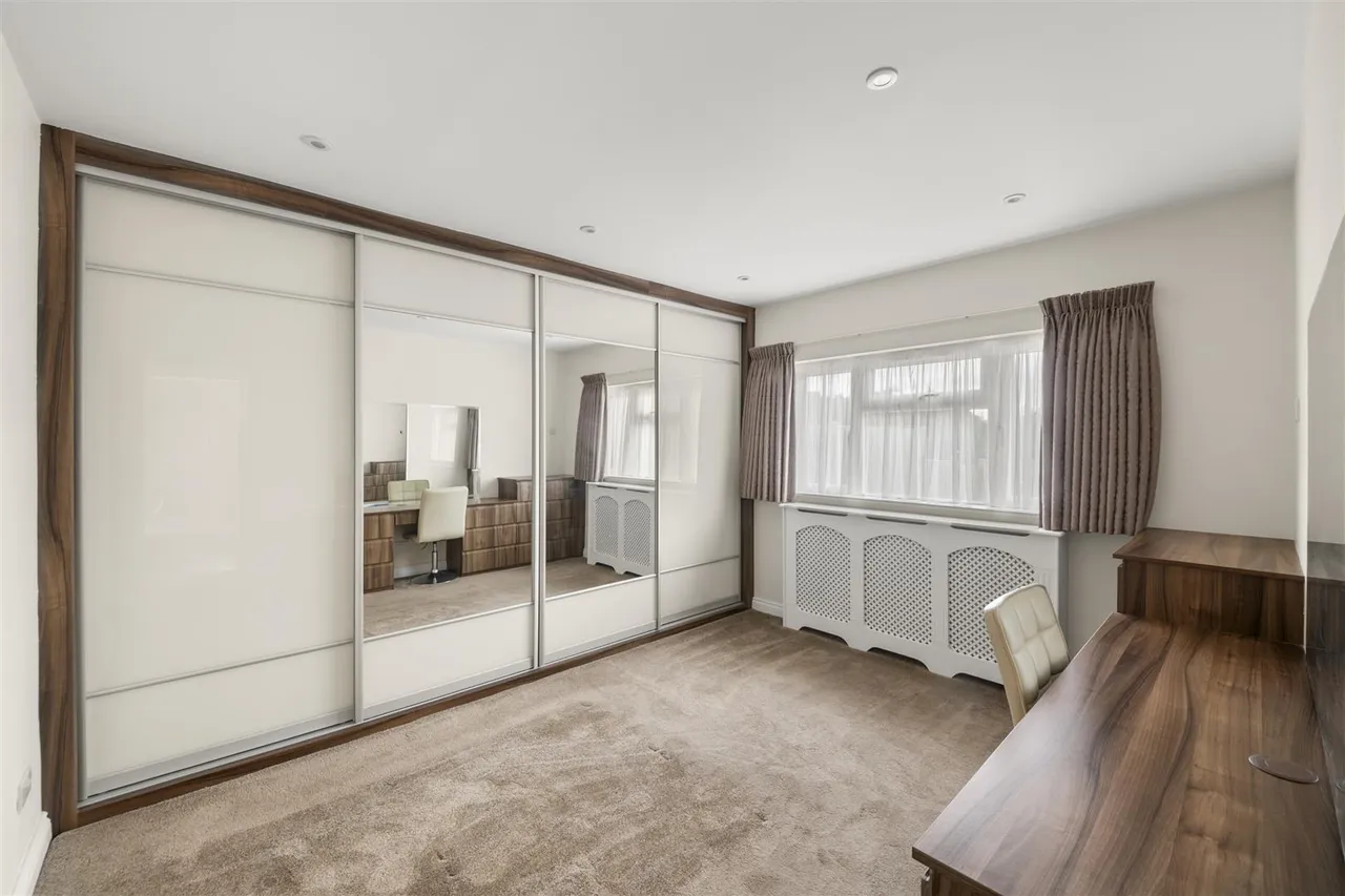 Dean Close, Uxbridge, photo 8