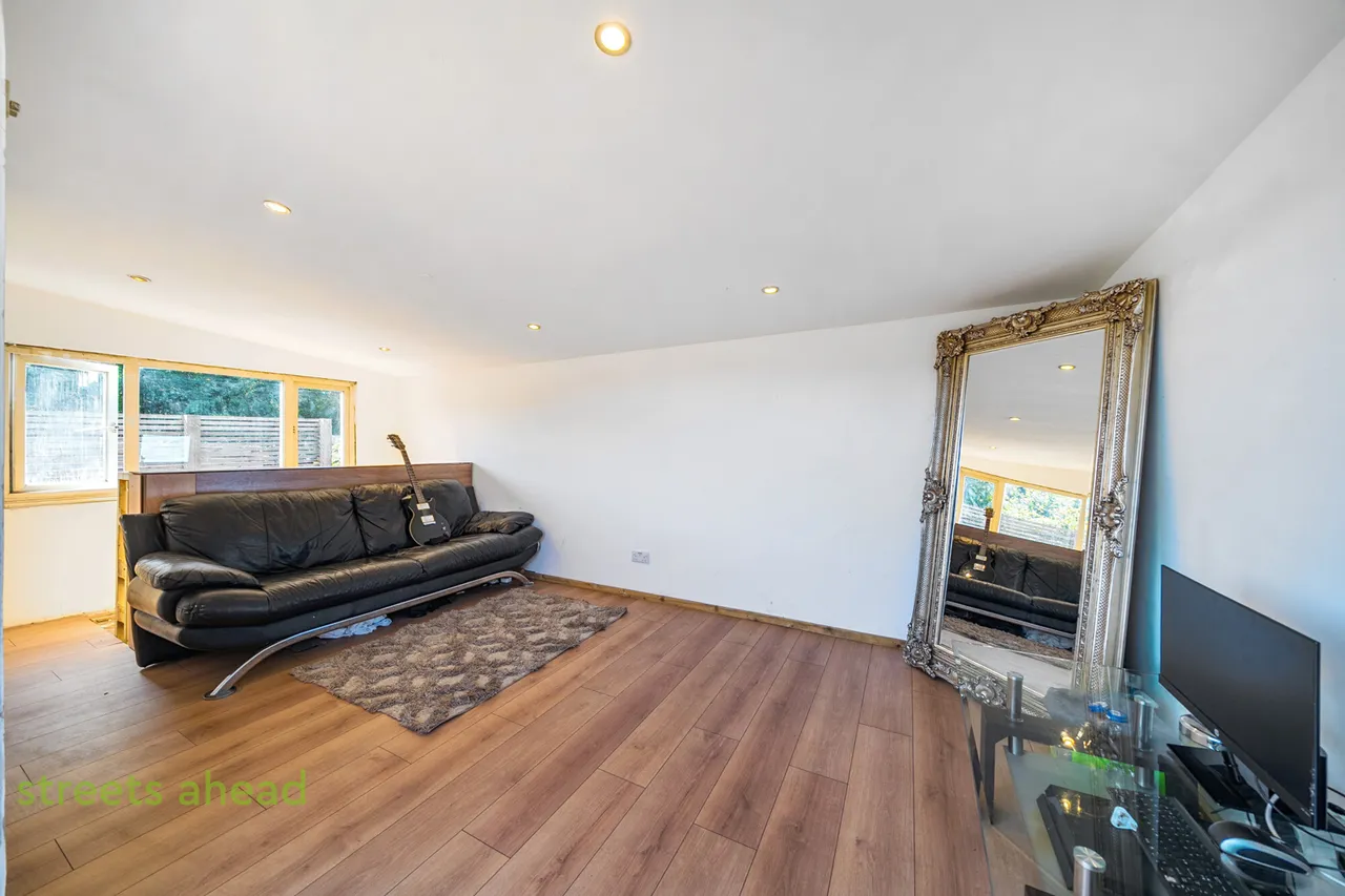 Brighton Road, Hooley, CR5, photo 11