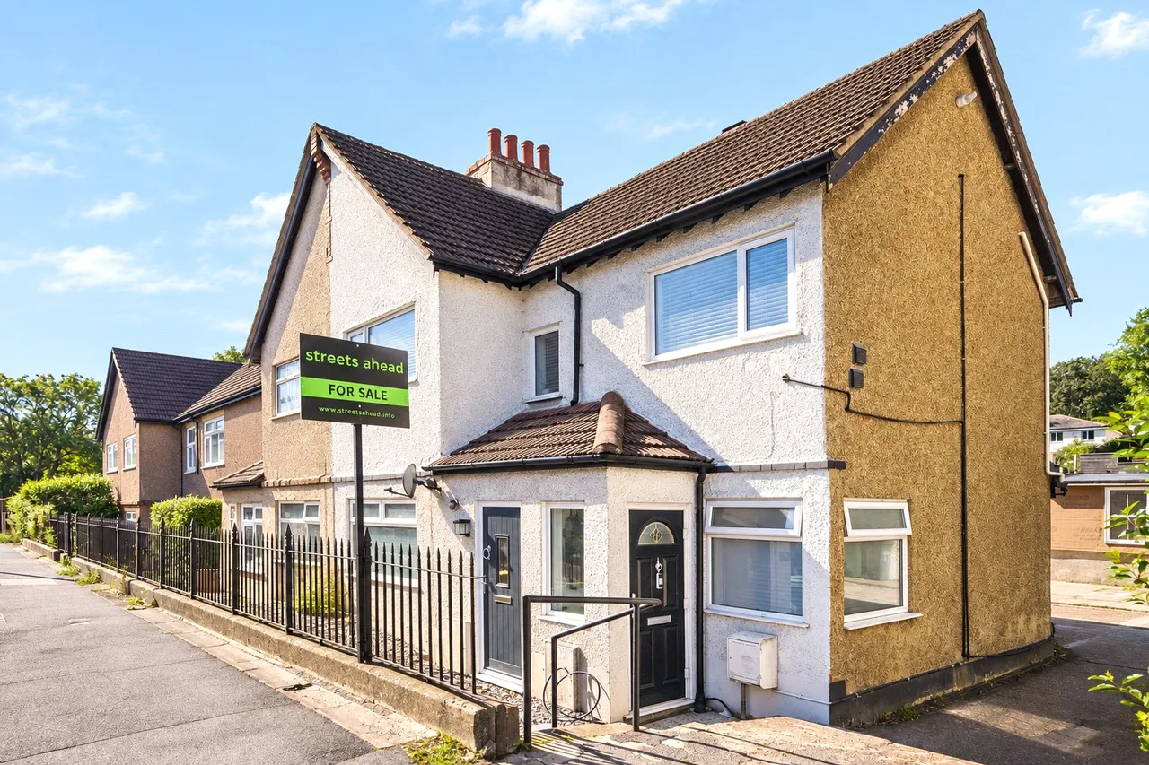 2 bed flat for sale, Brighton Road, Hooley, CR5