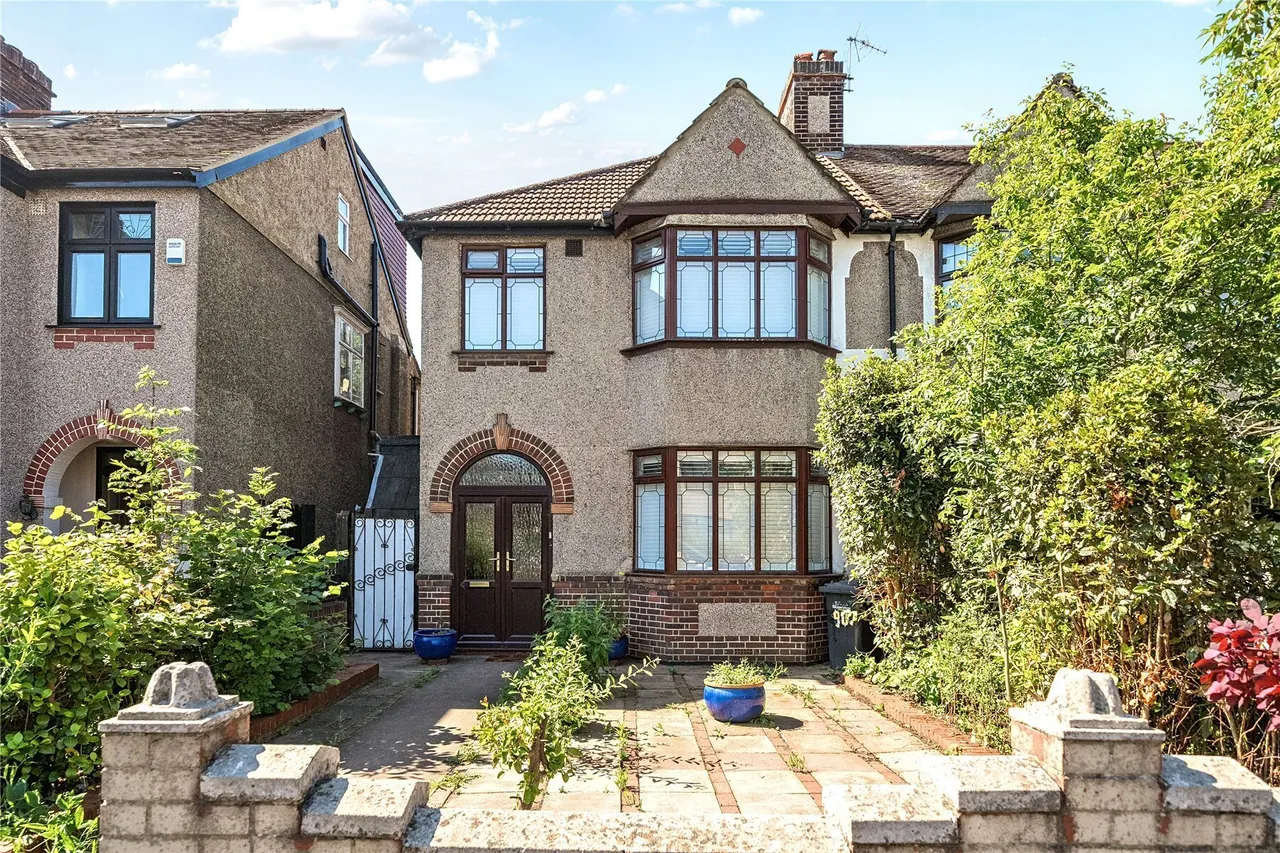 3 bed house for sale — Brangbourne Road, Bromley, BR1