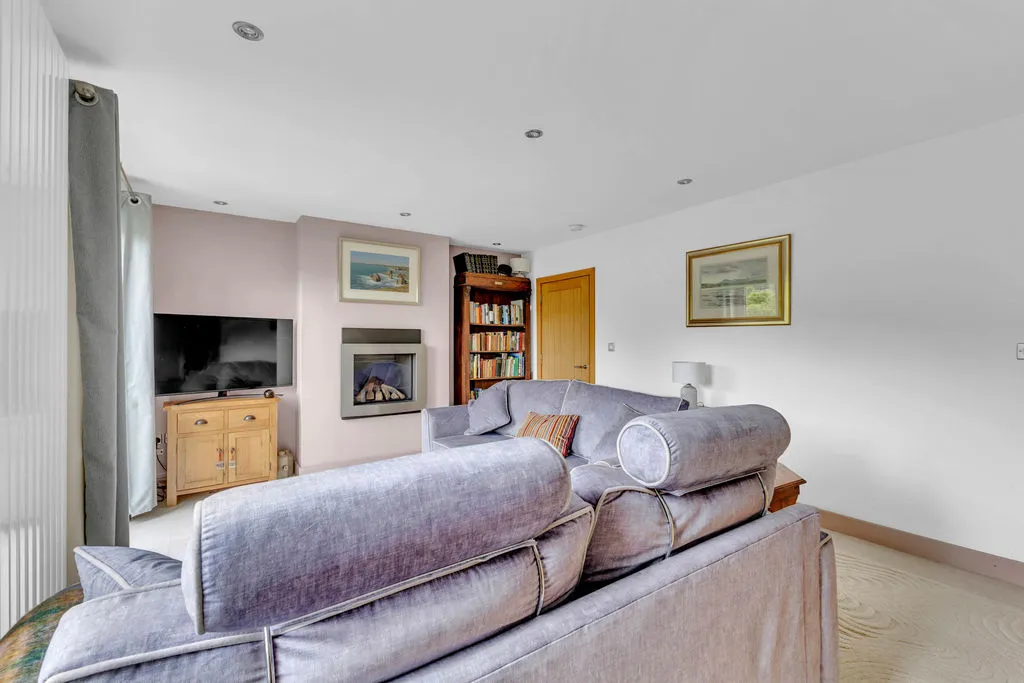 Winterbutlee Grove Todmorden, Todmorden OL14 7QU, photo 7