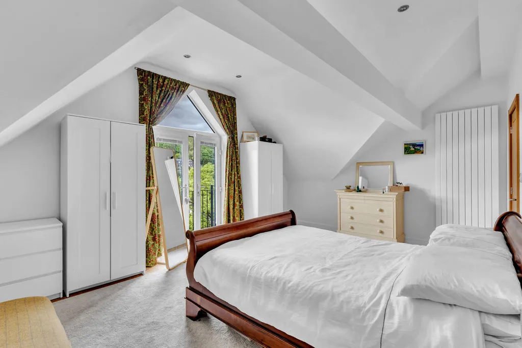 Winterbutlee Grove Todmorden, Todmorden OL14 7QU, photo 17