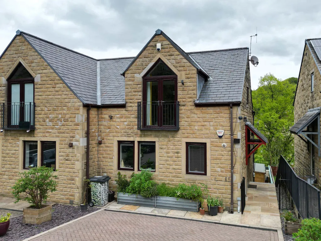 Winterbutlee Grove Todmorden, Todmorden OL14 7QU, photo 2