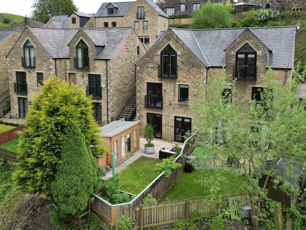 Winterbutlee Grove Todmorden, Todmorden OL14 7QU, photo 29