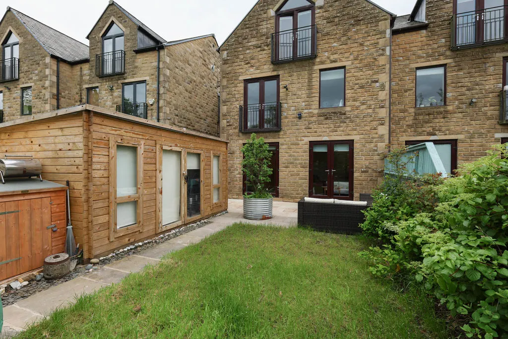 Winterbutlee Grove Todmorden, Todmorden OL14 7QU, photo 26