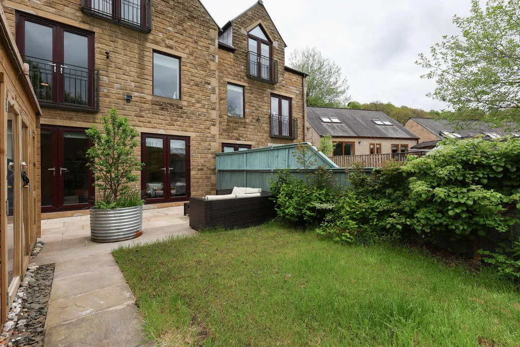 Winterbutlee Grove Todmorden, Todmorden OL14 7QU, photo 28
