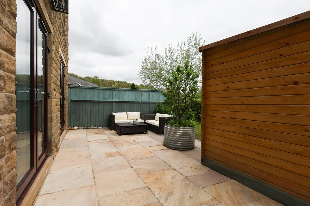 Winterbutlee Grove Todmorden, Todmorden OL14 7QU, photo 27