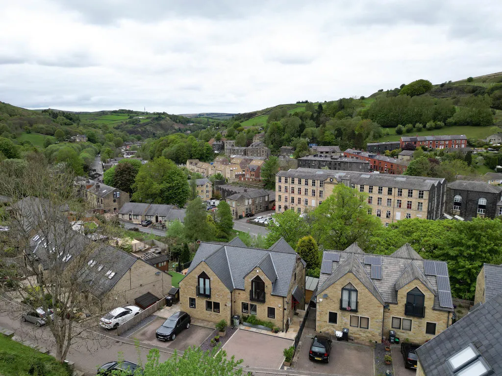 Winterbutlee Grove Todmorden, Todmorden OL14 7QU, photo 31