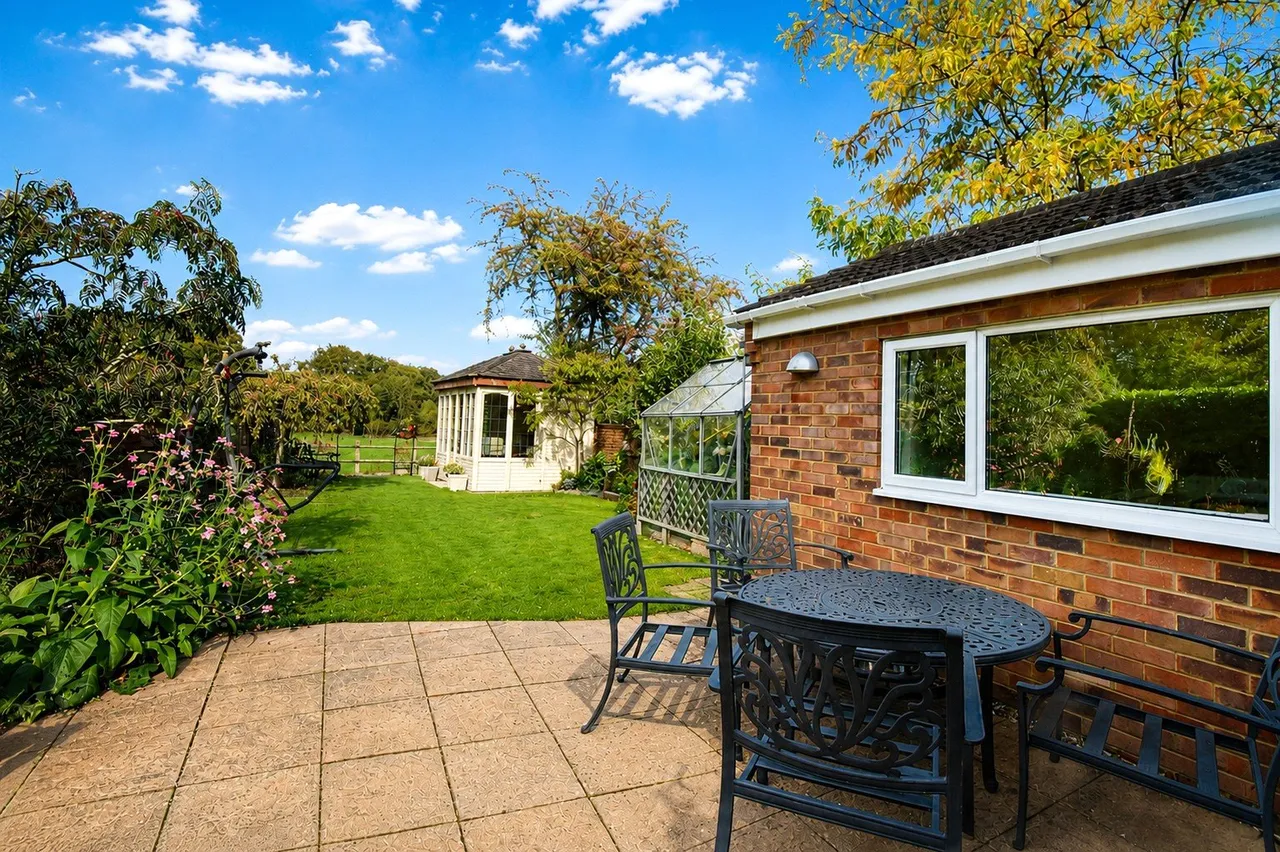 Newnham Road, Newnham, Hook, Hampshire, RG27 9AE, photo 19