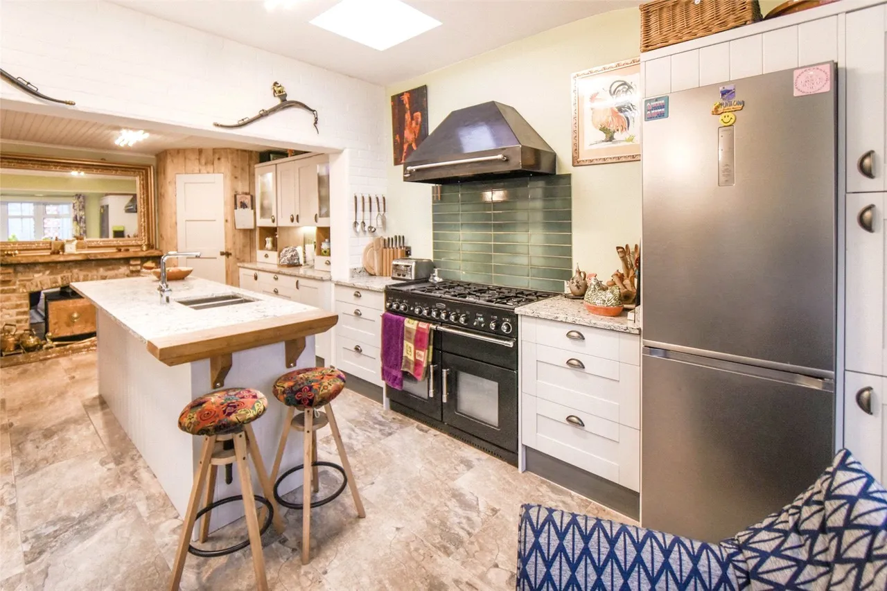 Newnham Road, Newnham, Hook, Hampshire, RG27 9AE, photo 4