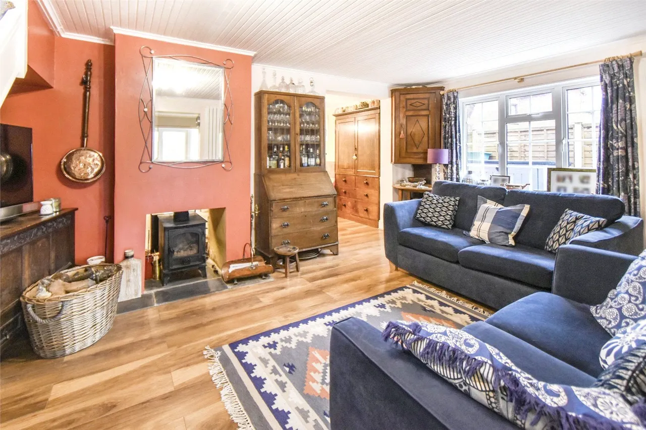 Newnham Road, Newnham, Hook, Hampshire, RG27 9AE, photo 3