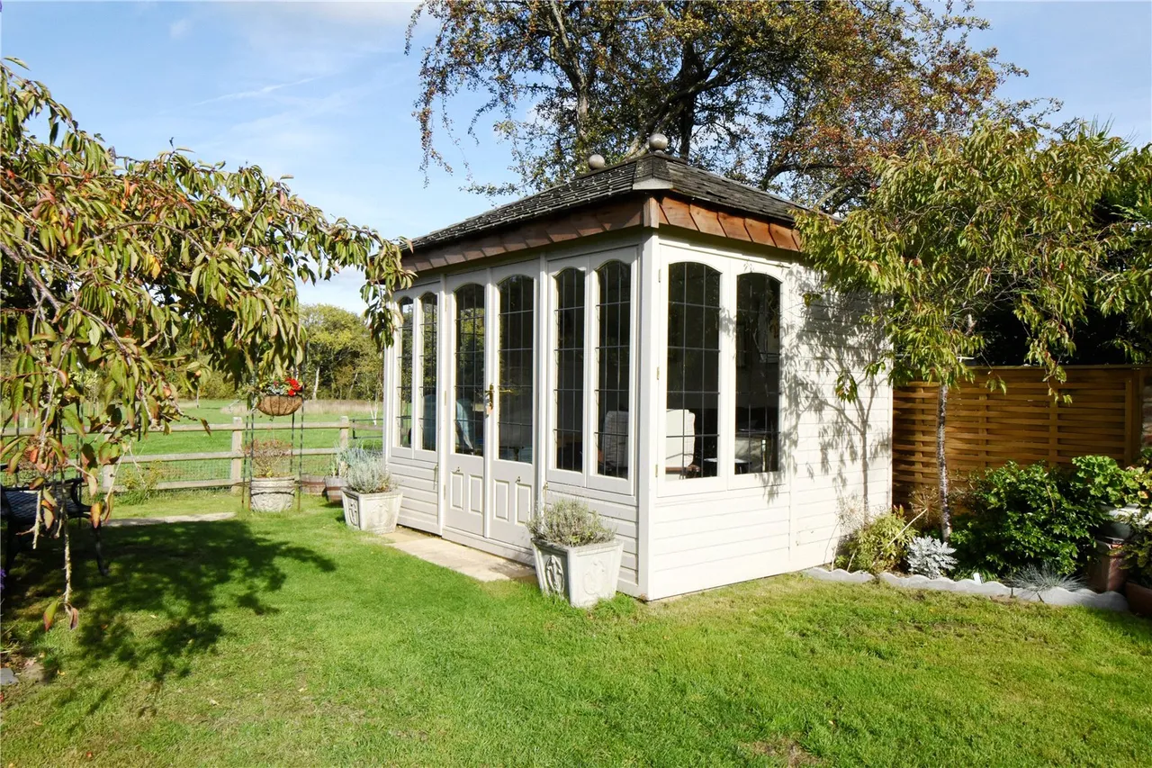 Newnham Road, Newnham, Hook, Hampshire, RG27 9AE, photo 16