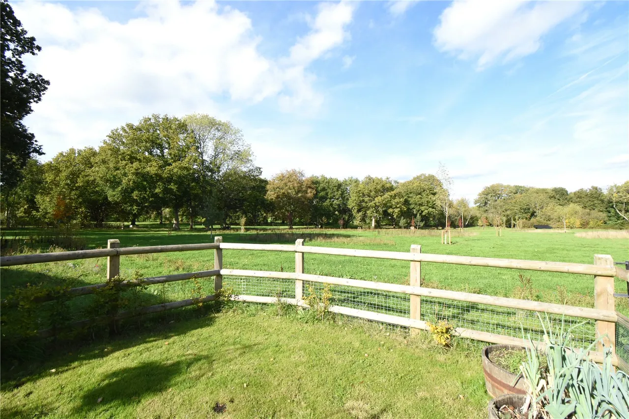 Newnham Road, Newnham, Hook, Hampshire, RG27 9AE, photo 8