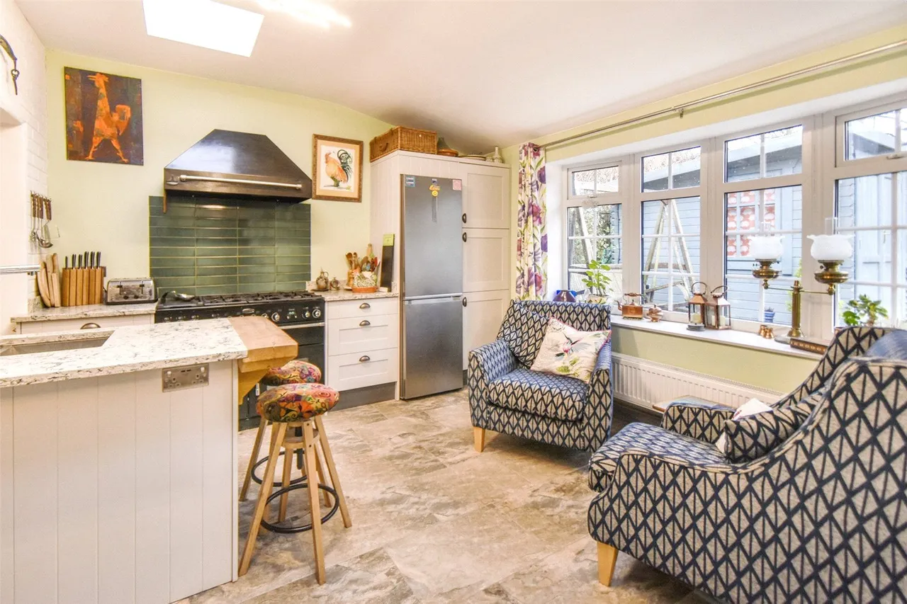 Newnham Road, Newnham, Hook, Hampshire, RG27 9AE, photo 6