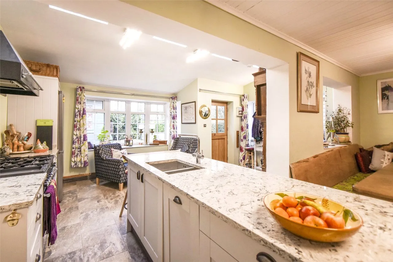 Newnham Road, Newnham, Hook, Hampshire, RG27 9AE, photo 13