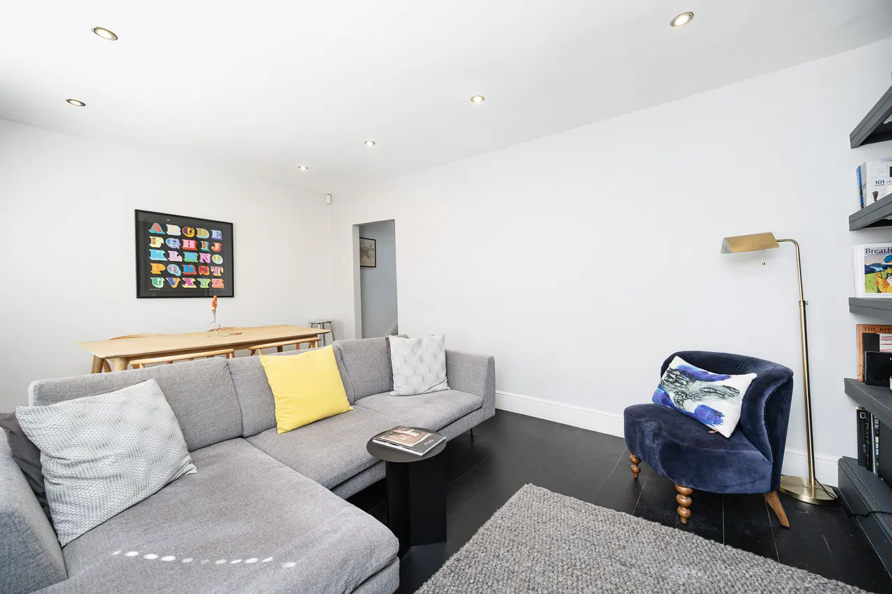 3 bed flat for sale — 95b Powerscroft Road, London