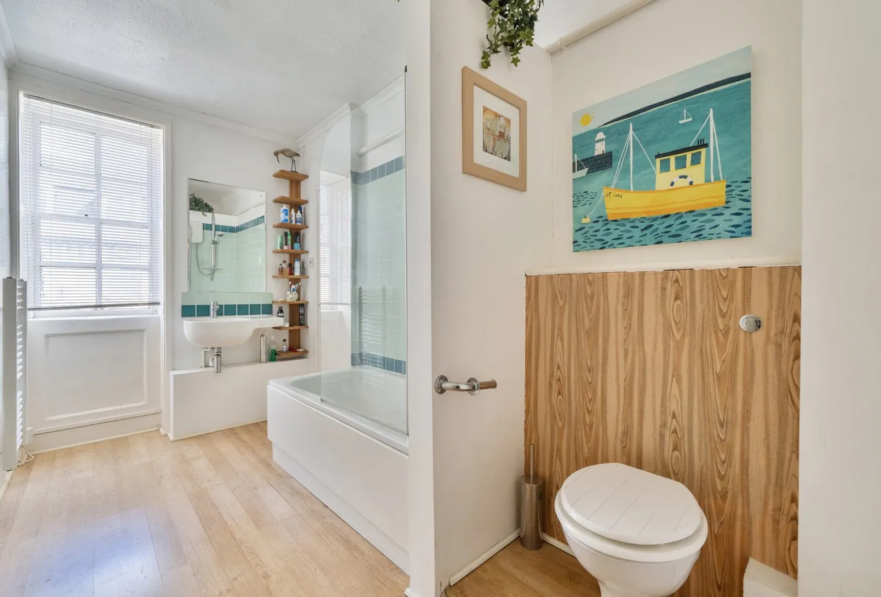 St. James's Parade, Bath, BA1 1UL, photo 4