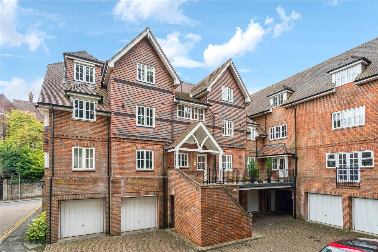2 bed flat for sale, Berkhamsted, Hertfordshire