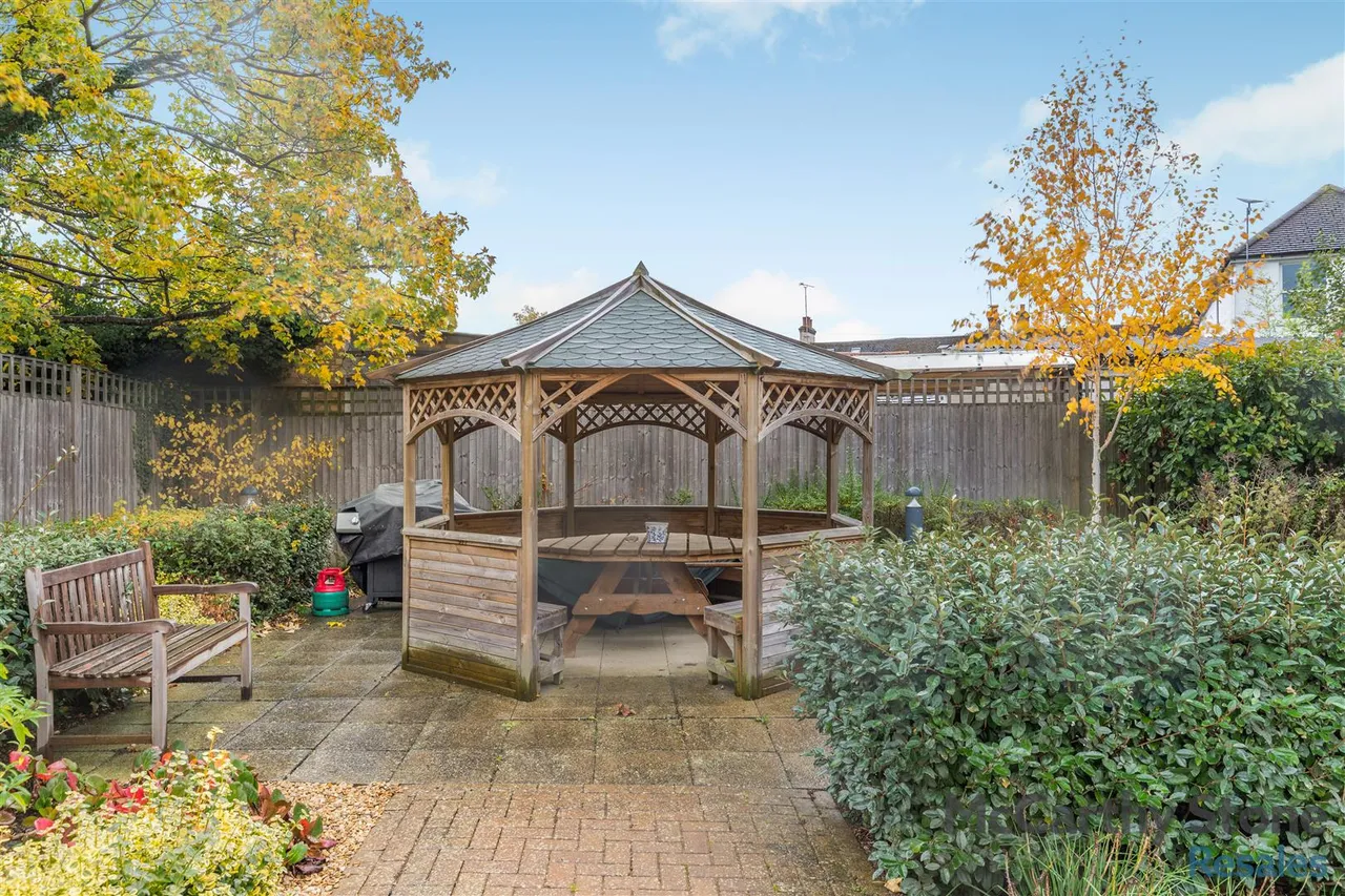 London Road, Knebworth, SG3, photo 21