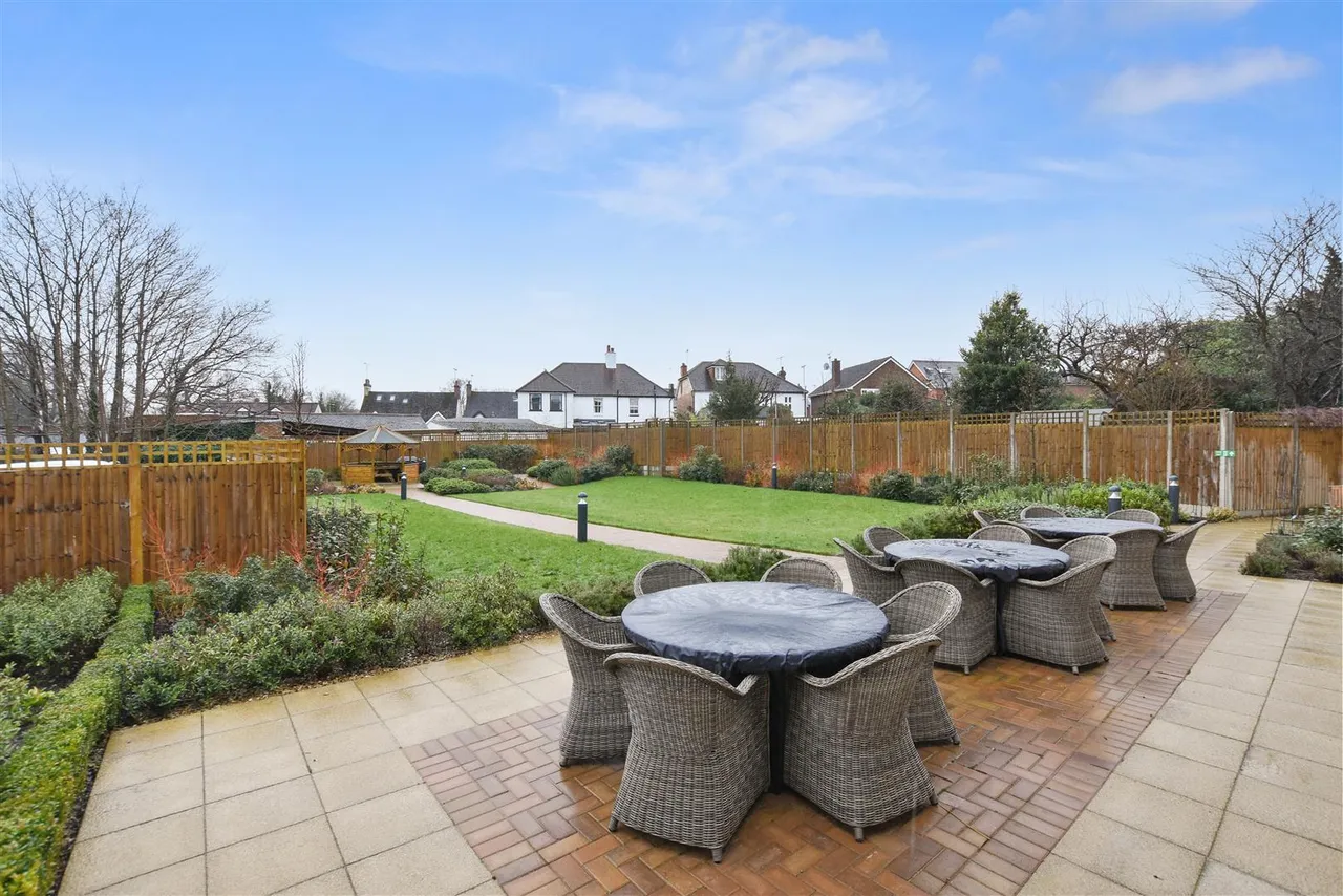 London Road, Knebworth, SG3, photo 16